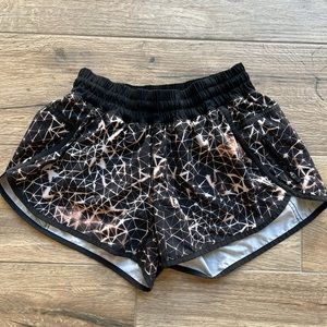 Lululemon Tracker 4” Shorts size 10